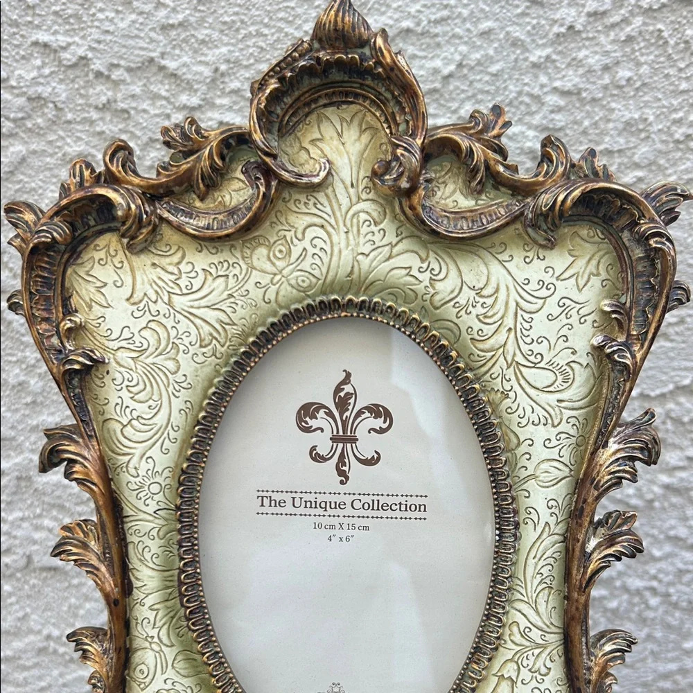 The Unique Collection Ornate Picture Frame Gold and Cream